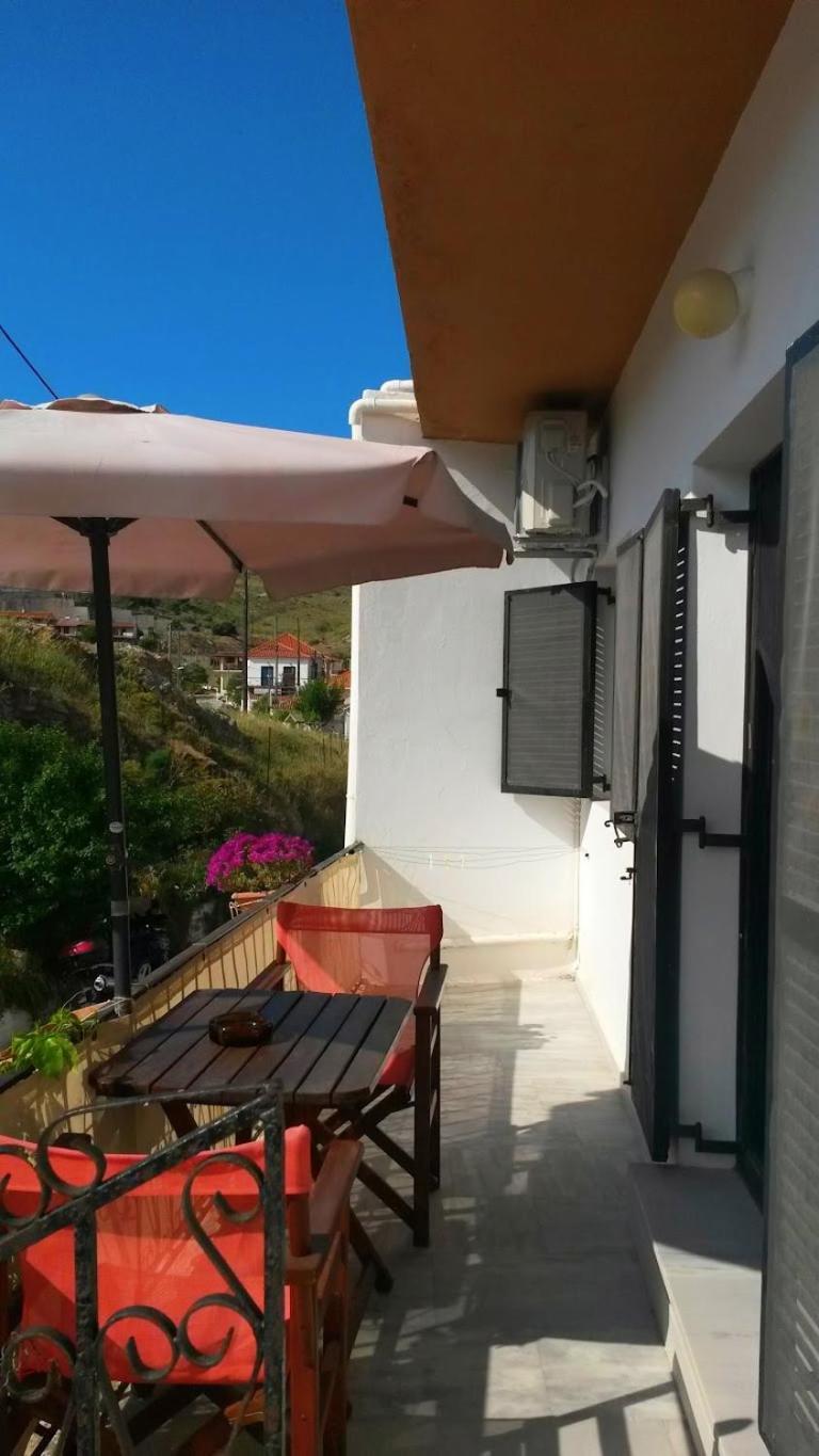 Kostas Studios Apartments - Ενοικιαζόμενα Δωμάτια Με Κουζινάκι Myrina Exterior foto